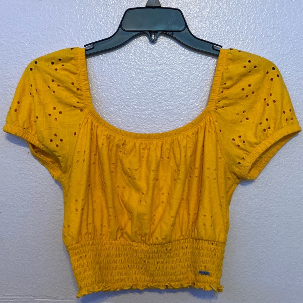 A off the shoulder hollister